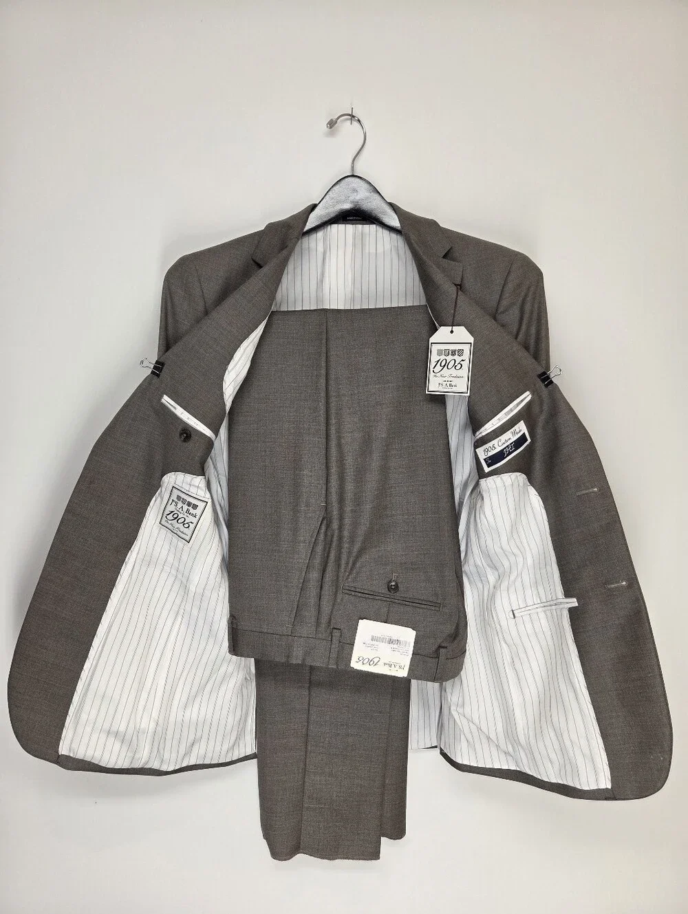 NWT Jos A Bank 1905 37L 32W 